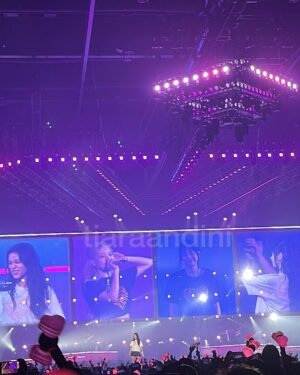 Tiara Andini Instagram - Kehebohanku nonton konser blackpink di Hongkong💞 
⚠️ati ati yang pake earphone⚠️
