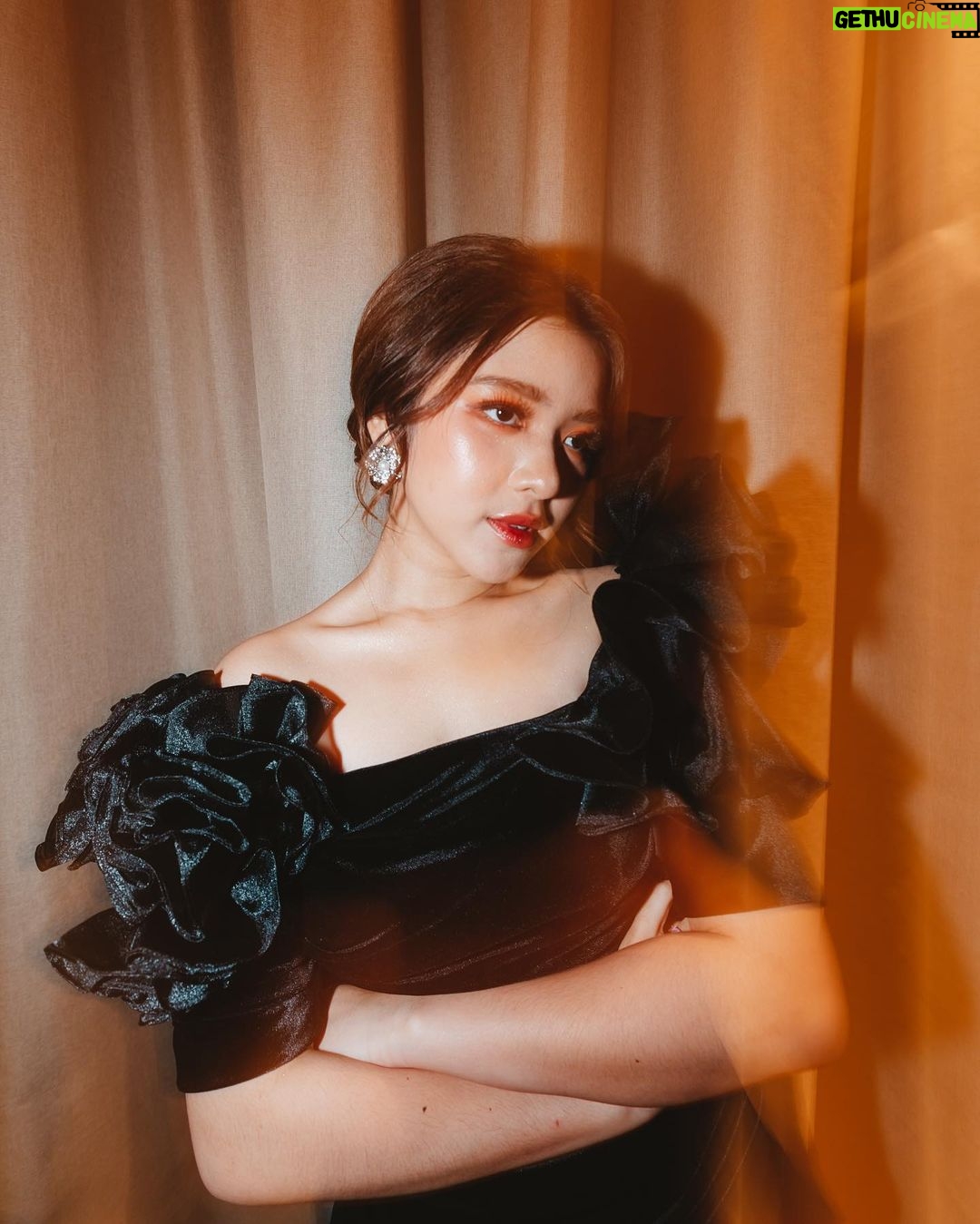 Tiara Andini Instagram - Show them that you're worth it