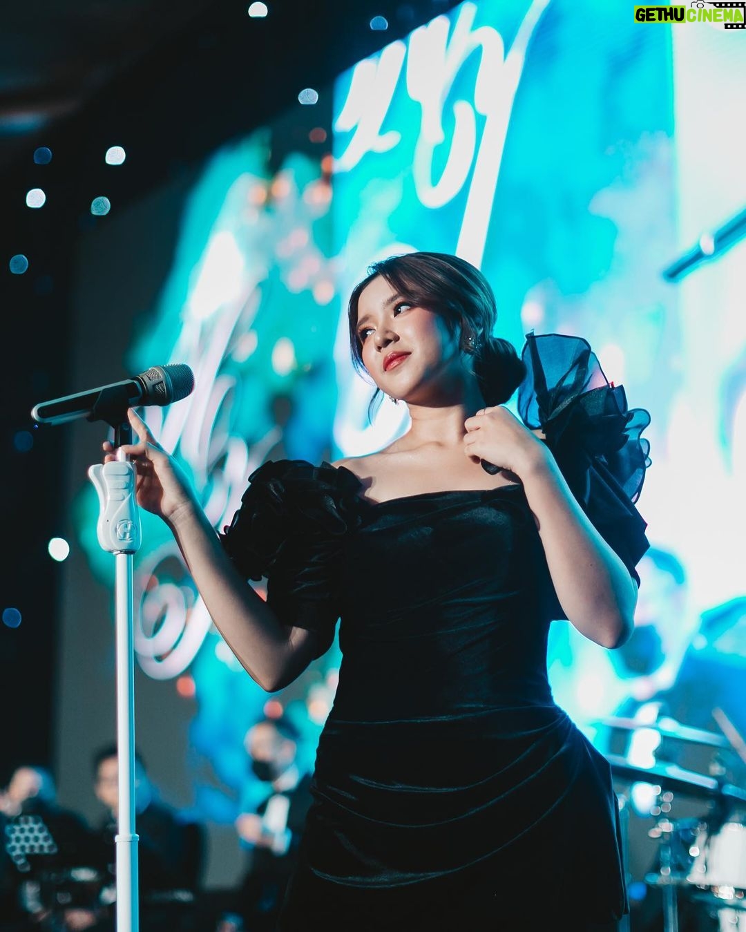 Tiara Andini Instagram - Show them that you're worth it