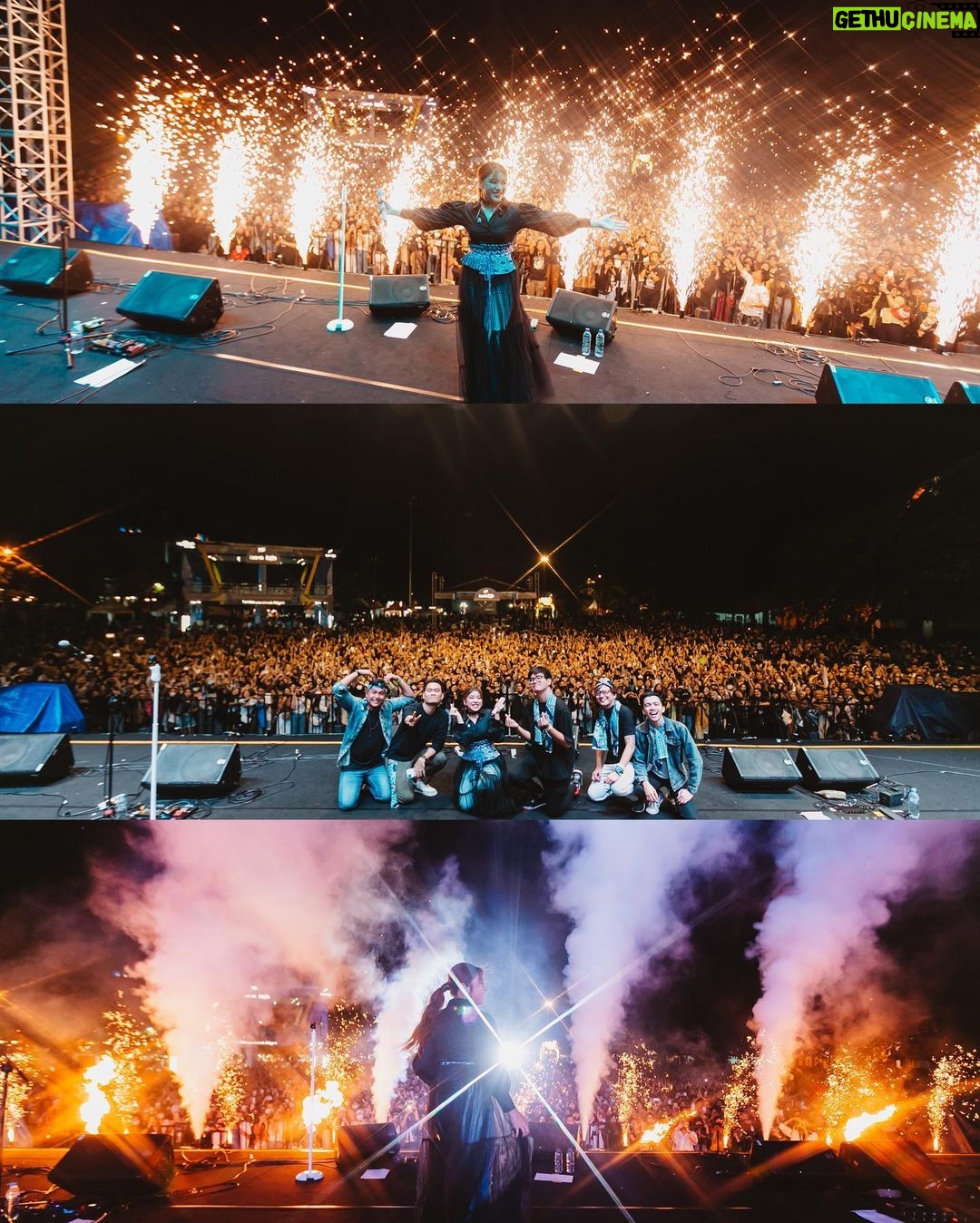 Tiara Andini Instagram - One of the best audience fr!ðŸ˜ðŸ¥¹ðŸ–¤âœ¨ The crowded was soooo freaking crazy. Until I can't hold back my happy tears. I wanna hug all of you if I could at that moment. Thank you for all the love <3