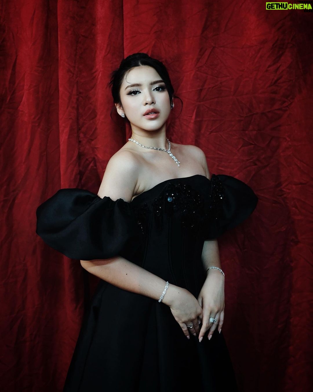 Tiara Andini Instagram - Be yourself, be golden, be you