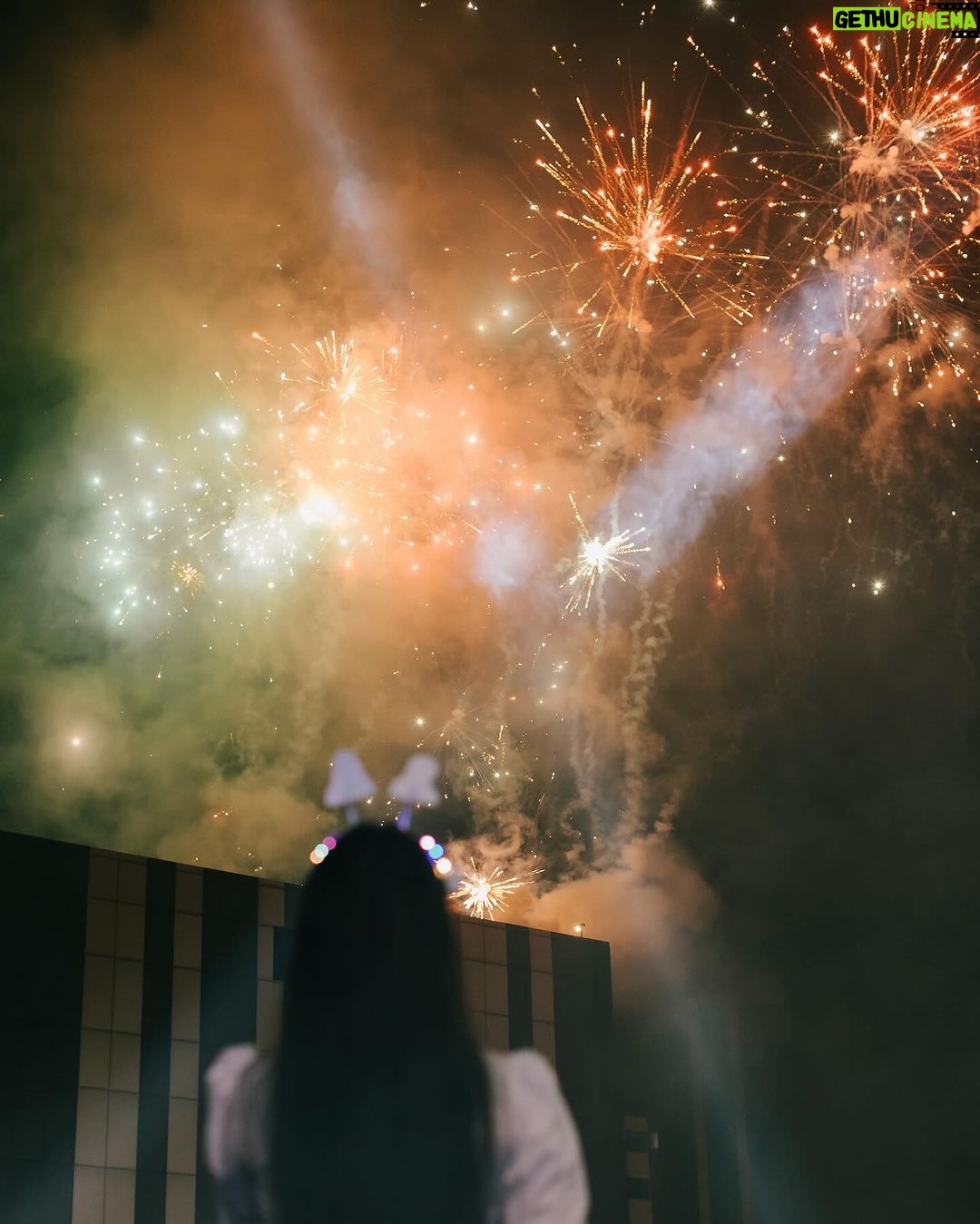 Tiara Andini Instagram - Happy new year! 🎉 <3