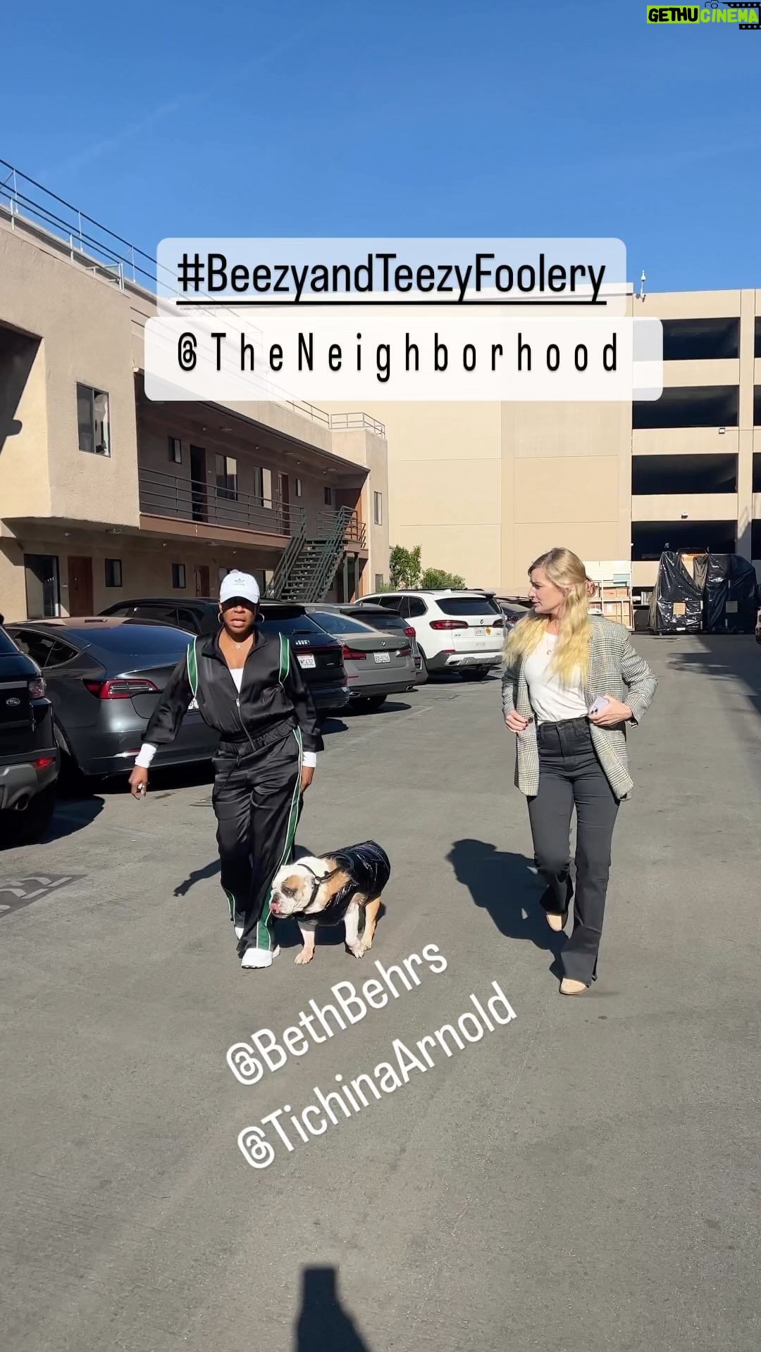 Tichina Arnold Instagram - *Just a lil #BeezyAndTeezyFoolery on the set of @theneighborhood with #Alice - Try and Laugh today. It helps.