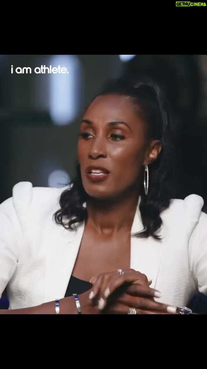 Tichina Arnold Instagram - So very proud of my friend @lisaleslie Let’s gain control of our own narratives and do what is in our DNA by truly supporting one another. Let’s grow together. #NewBeginnings #Ownership Have a #HappyTuesday on purpose! ****Go to @astonrosese for more info**