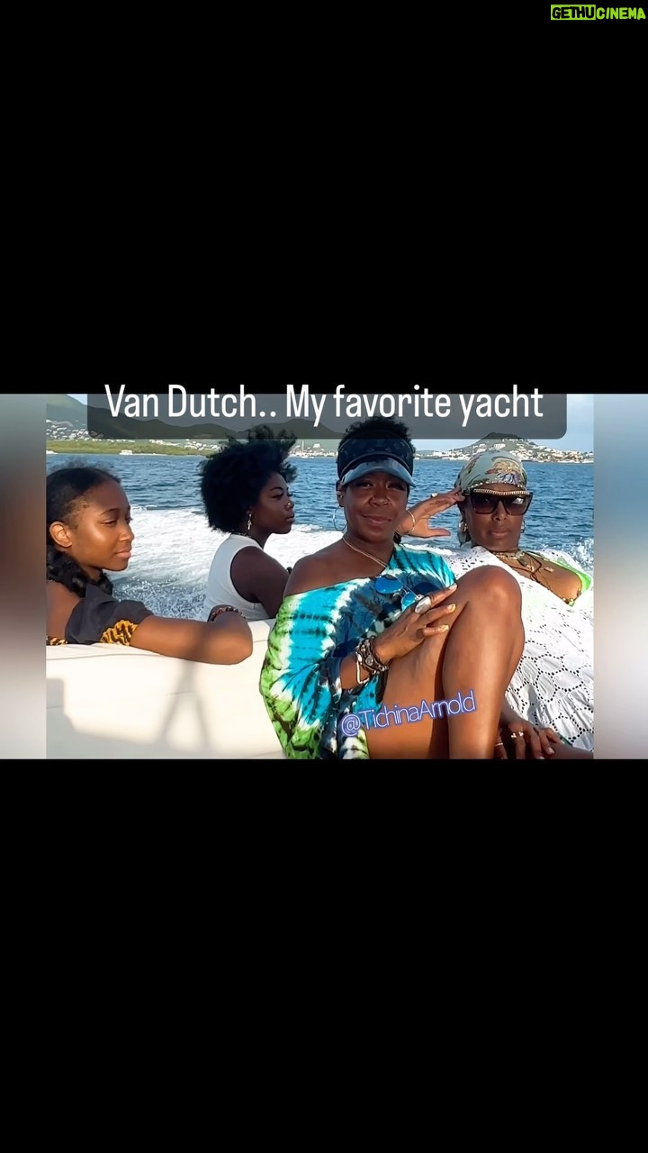Tichina Arnold Instagram - Just a random video of me and the fam on Vaycay and me finally steering my favorite yacht. Yeah. I’m flexin..just a lil. Lol! #BeHappy
