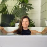 Tiffani Thiessen Instagram - As a lot of you already know, I have been doing ice baths for awhile. Well, now it’s even easier with the amazing @plunge. I can literally have cold therapy whenever I want by simply stepping out onto my patio. I love the many benefits that come with cold plunging - it’s anti inflammatory, great for muscle soreness, and can massively reduce stress levels! And that’s just to name a few. 💙
