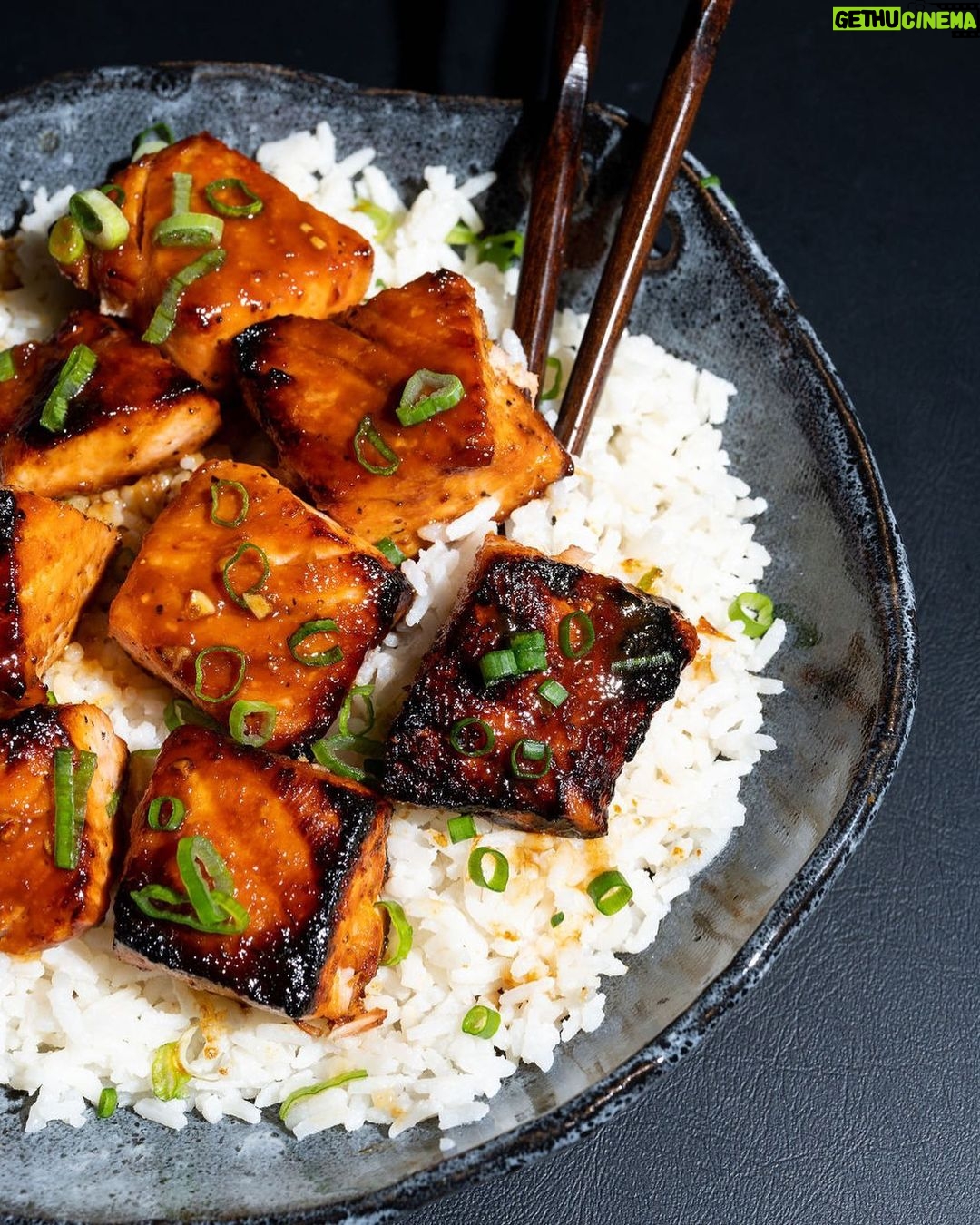Tiffani Thiessen Instagram - Miso Honey Salmon Skewers with coconut rice for this Wednesday night. #recipe on the #blog #linkinbio