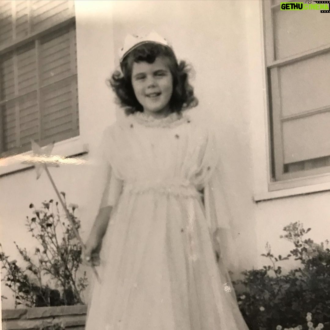 Tiffani Thiessen Instagram - Happy Birthday mommy. A true princess in everyone’s eyes. Thank you for all that you do and all that you are. You are the only princess I wanted to be when I grew up.