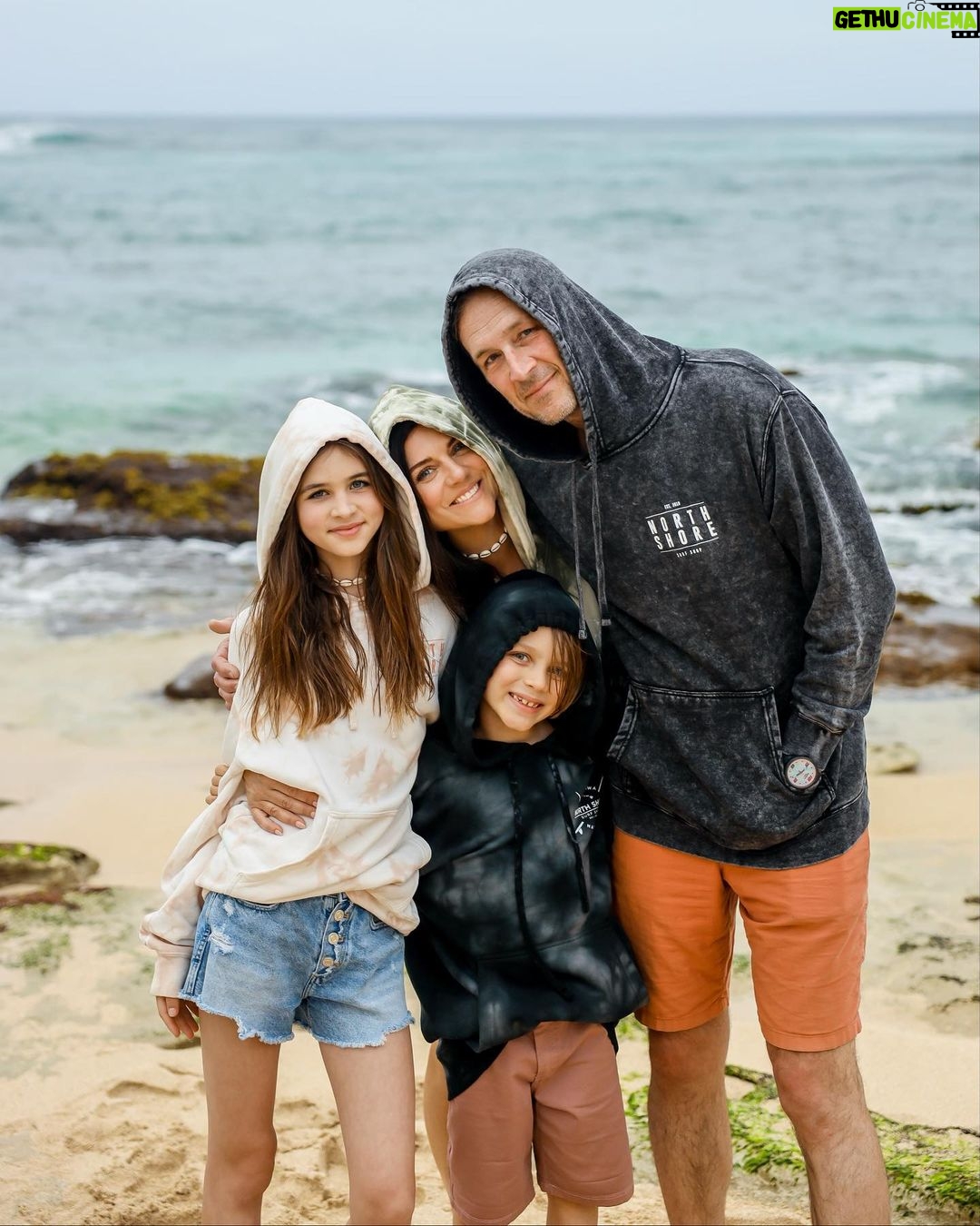 Tiffani Thiessen Instagram - #tbt to Hawai’i and missing this special place #memories #familytime #springbreak North Shore, Oahu, Hawaii