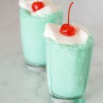Tiffani Thiessen Instagram - It’s that time ☘️ Shamrock Shakes #recipe on the #blog #linkinbio