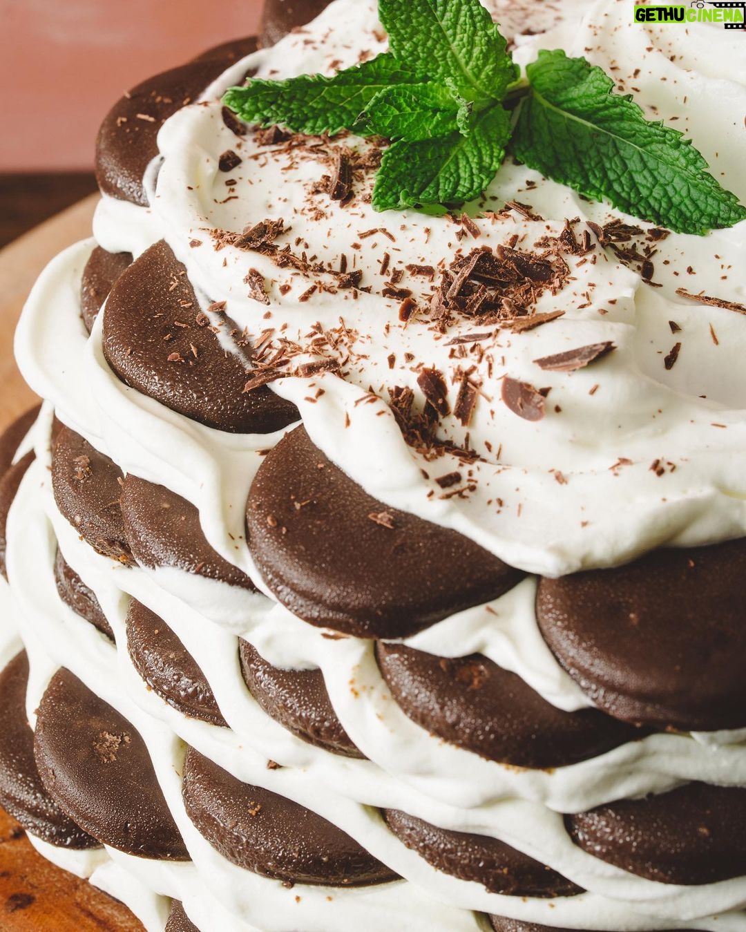 Tiffani Thiessen Instagram - It’s Girl Scout Cookie season and that means my “Girl Scout Cookie Ice Box Cake” is about to be made and eaten people! #recipe in my book #pullupachair