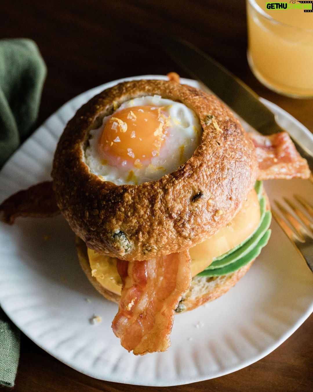 Tiffani Thiessen Instagram - My “Egg-in-a-hole Breakfast Sandwich is on for this rainy weekend. A breakfast that can also be served as lunch. Head to the #linkinbio for the #recipe for this family pleaser. @applegate #feelgood #pro