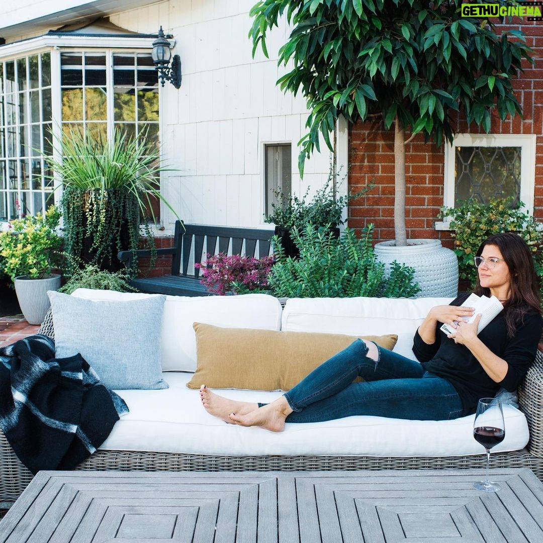Tiffani Thiessen Instagram - My favorite time of day… 5 o’clock 😍🍷#longweekend starts now