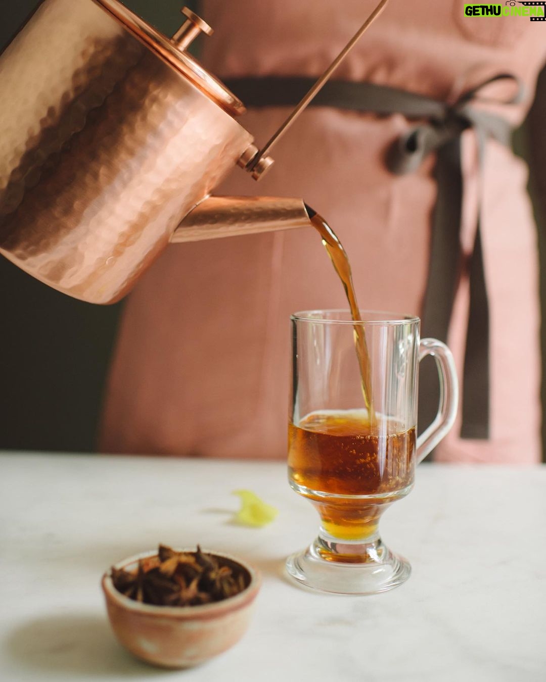 Tiffani Thiessen Instagram - The weather is crazy here in CA. I think I’m going to continue staying indoors and sip on Hot Toddies all day. #recipe in my book #pullupachair #staysafe