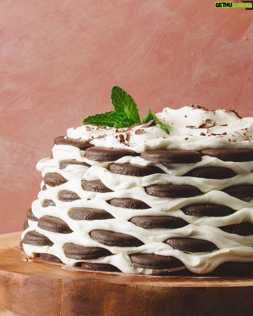 Tiffani Thiessen Instagram - It’s Girl Scout Cookie season and that means my “Girl Scout Cookie Ice Box Cake” is about to be made and eaten people! #recipe in my book #pullupachair
