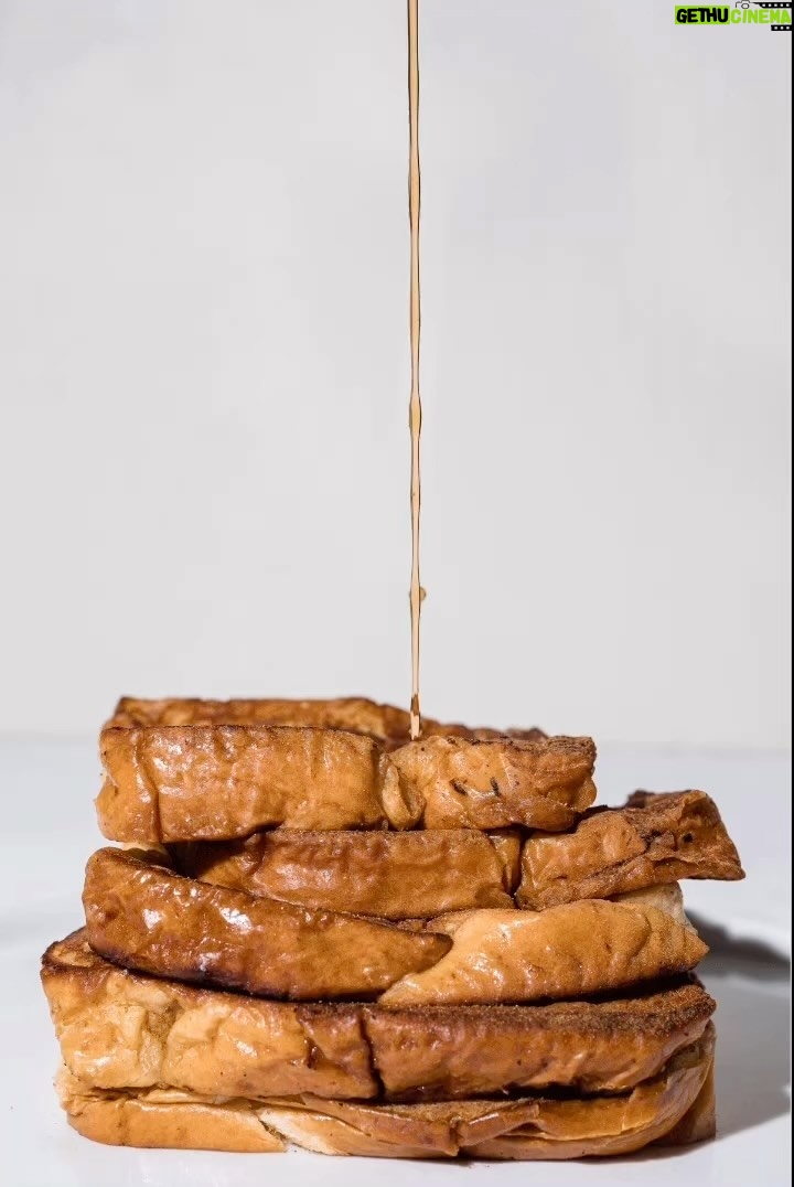 Tiffani Thiessen Instagram - It’s an “Egg Nog French Toast” smothered in syrup kind of morning #nationalfrenchtoastday #recipe on the #blog #linkinbio