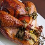 Tiffani Thiessen Instagram - Gobble Gobble! 🦃Thanksgiving countdown has begun. I’m gonna give you tons of great recipes this entire next week that I can promise you are huge crowd pleasers. First off, the star of the day… Turkey! Check out some of my favorite recipes here and on my #blog 👩🏻‍🍳#thanksgiving #holidays #recipes #linkinbio