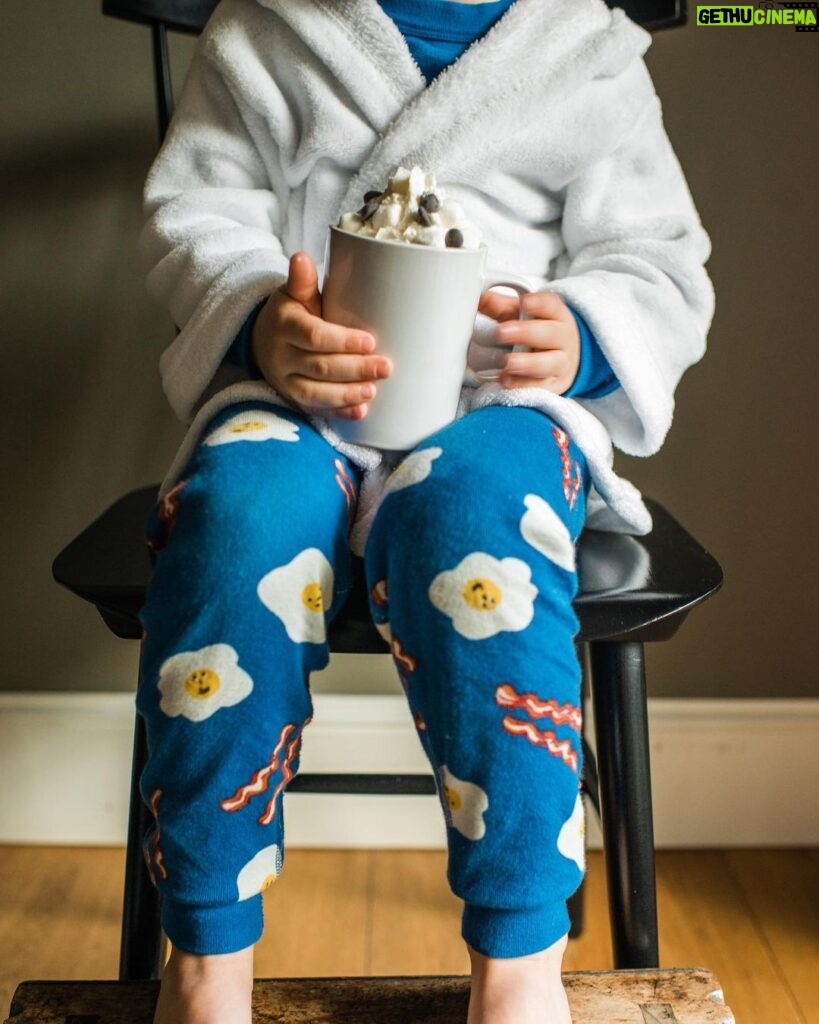 Tiffani Thiessen Instagram - Bring on the hot chocolate… it’s Nov 1st my friends