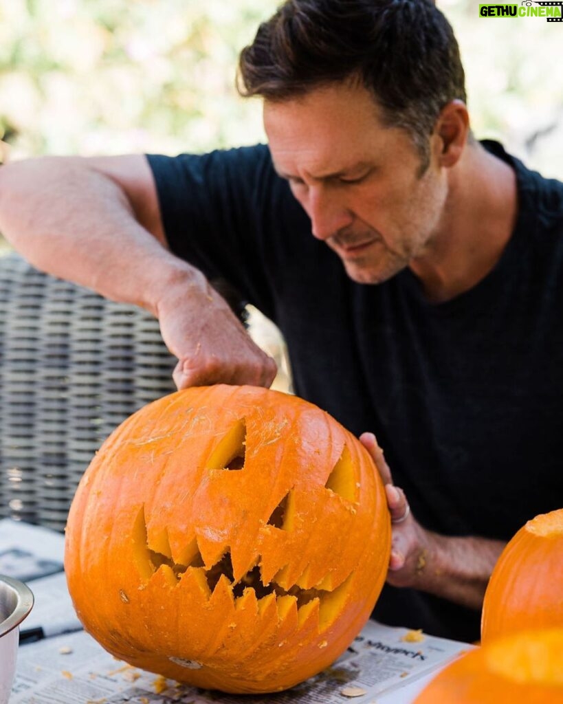 Tiffani Thiessen Instagram - Carve it! Almost #halloween #pumpkins