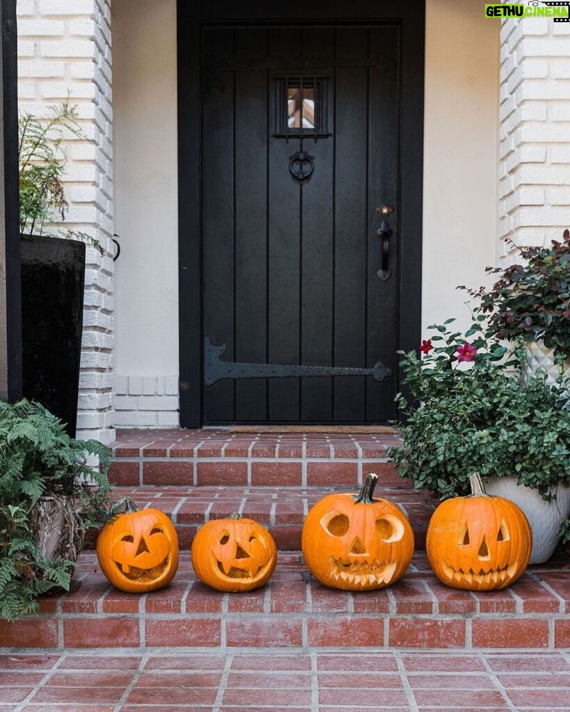 Tiffani Thiessen Instagram - Happy Halloween 🎃