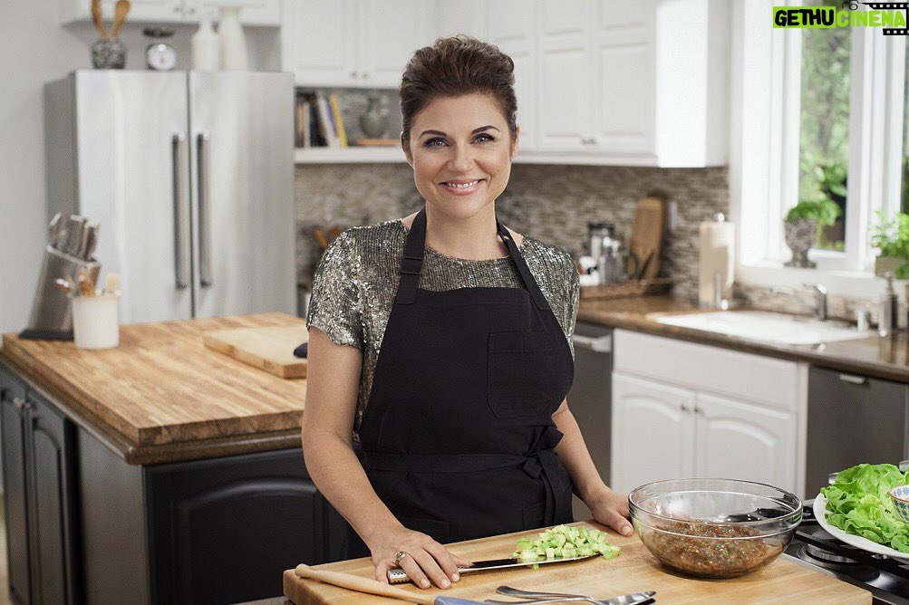 Tiffani Thiessen Instagram - #tbt Dinner at Tiffani’s… I was thinking about this show this week. A lot of people don’t know it was an idea that was born in NYC while I was shooting #WhiteCollar. I was away from all my family and friends and missed cooking for them like I did back home in #losangeles From that simplest sentiment… the show was born. And boy, was it ever fun. Getting to cook and hang with my friends all while throwing it on TV for you guys to watch along side me was a dream job. I was so proud of that little show. Family, friends and food, my three ❤️s
