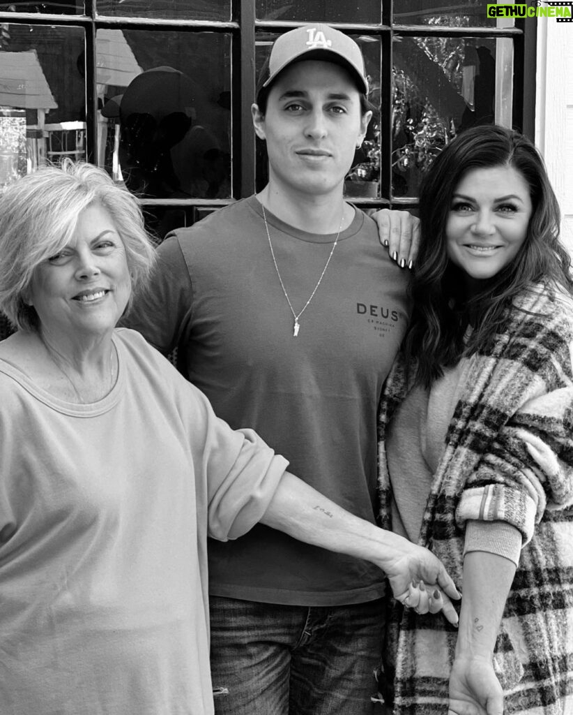 Tiffani Thiessen Instagram - ❤️❤️ A memorable day with my sweet mom. Thank you @cachotattoo for giving us this special gift #i❤️uttaf