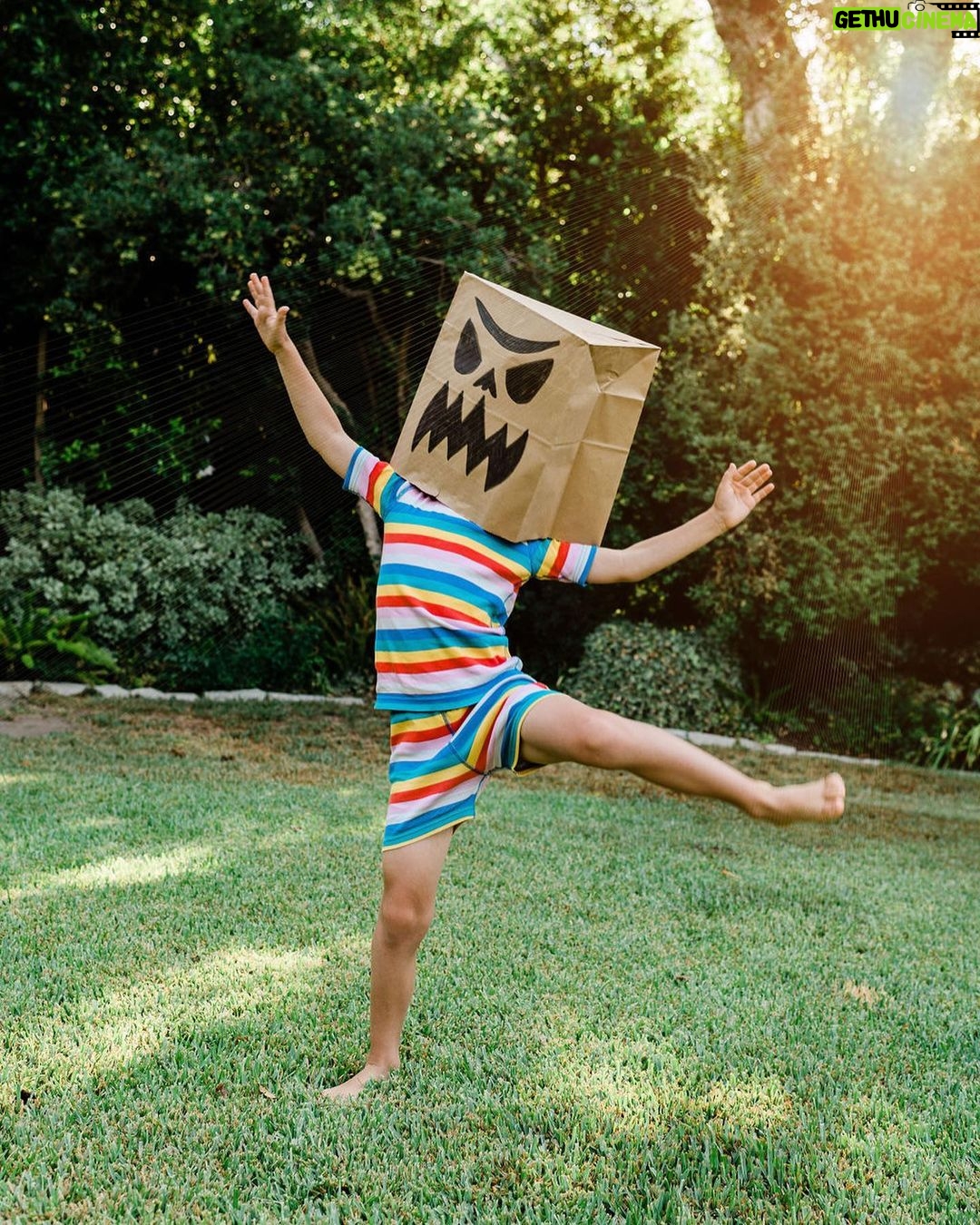 Tiffani Thiessen Instagram - How’s your weekend going? 🤪