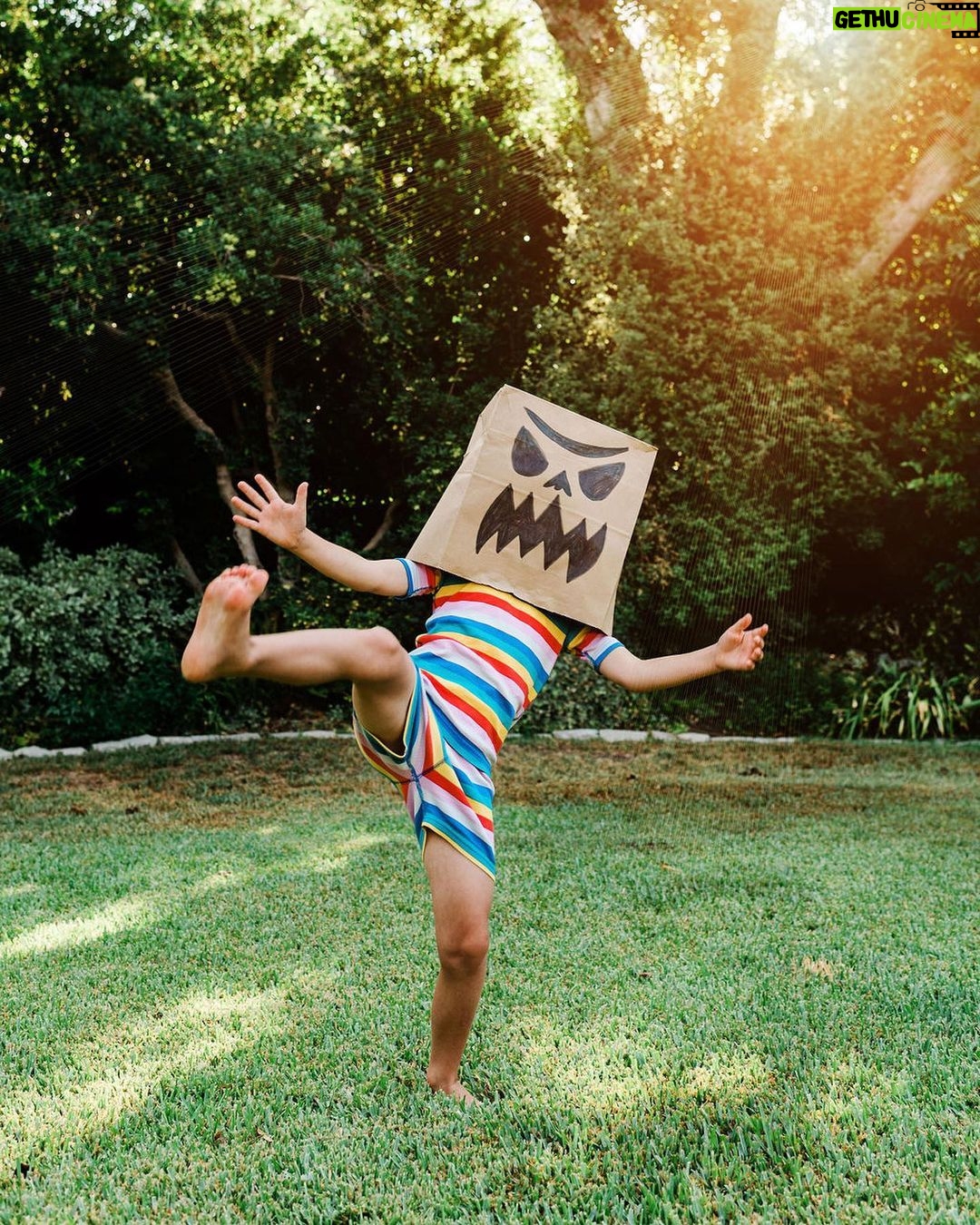 Tiffani Thiessen Instagram - How’s your weekend going? 🤪