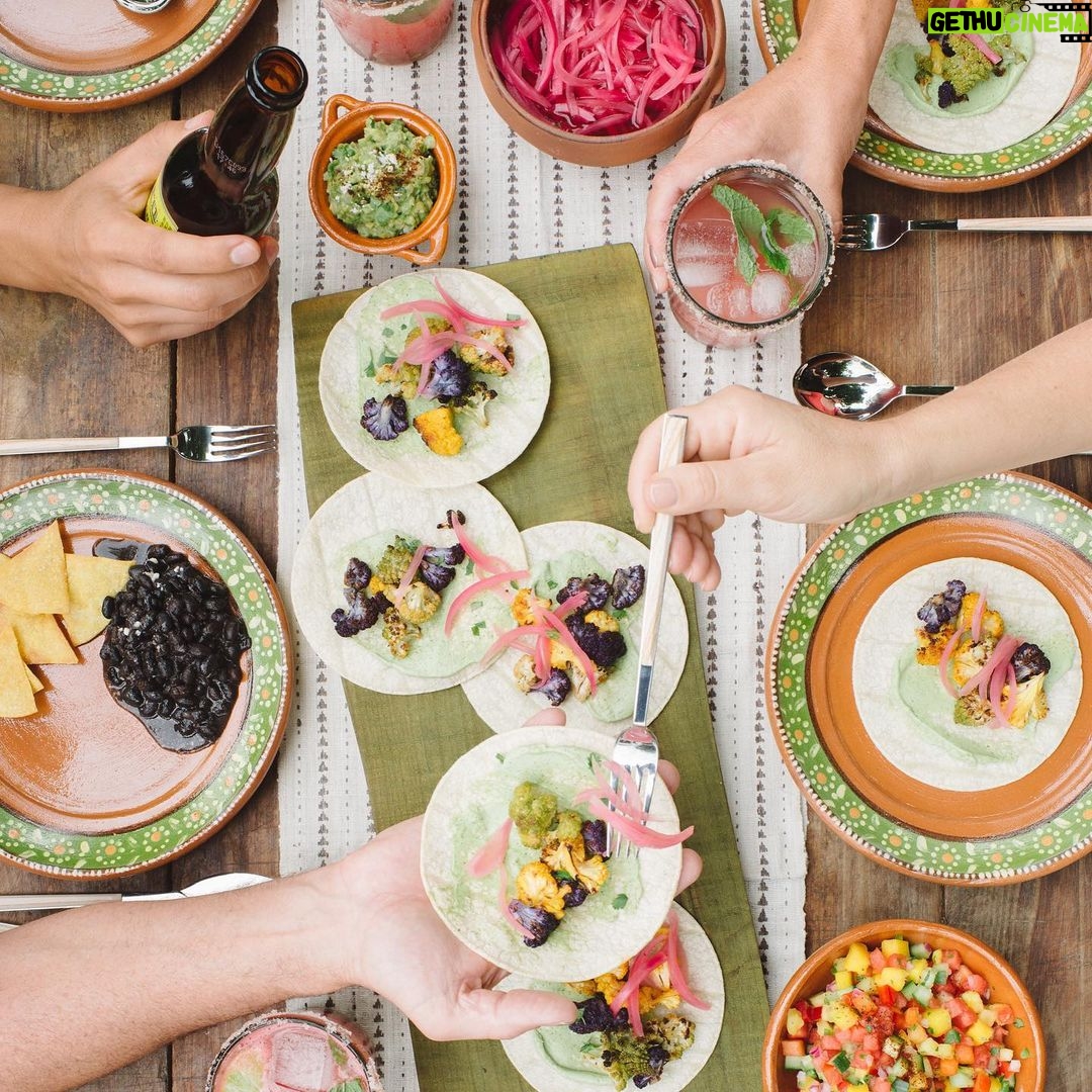 Tiffani Thiessen Instagram - When #nationaltacoday lands on #tacotuesday … you celebrate! 🌮