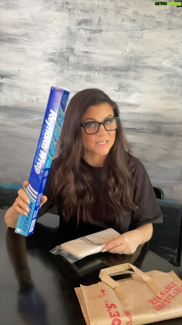 Tiffani Thiessen Instagram - Reusable Gift Wrapping Ideas for you friends. You think I just use food as leftovers? Heck no. 😜