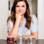 Tiffani Thiessen Instagram - I love making this easy parfait recipe for my kids and find it’s a great way to give their bellies some love before school. Layered with yogurt, granola and strawberry @bonnemaman_us Fruit Spread (it’s made with more fruit, less sugar!) I am assured they have a well-balanced breakfast that’s healthy yet packed with flavor that they will absolutely love. #SpreadtheLove #bonnemaman_us