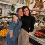 Tiffani Thiessen Instagram - What a fun evening joining my friend Sam at her amazing shop @thesalthorse to sign some books for the holidays. Check out her store as it’s not one not to miss. She carries the most amazing items you would want to have or gift the foodie in your life. ❤️