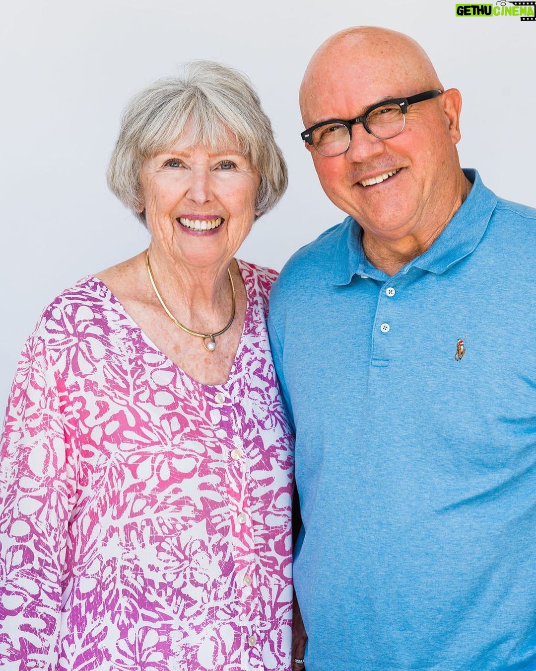 Tiffani Thiessen Instagram - My Aunt Jenny & Uncle Roger… two incredible people that are a huge part of my life. I haven’t showcased them on my socials a ton but thought I would today. Its’s national aunt & uncle day. Aren’t they cute? ❤️❤️