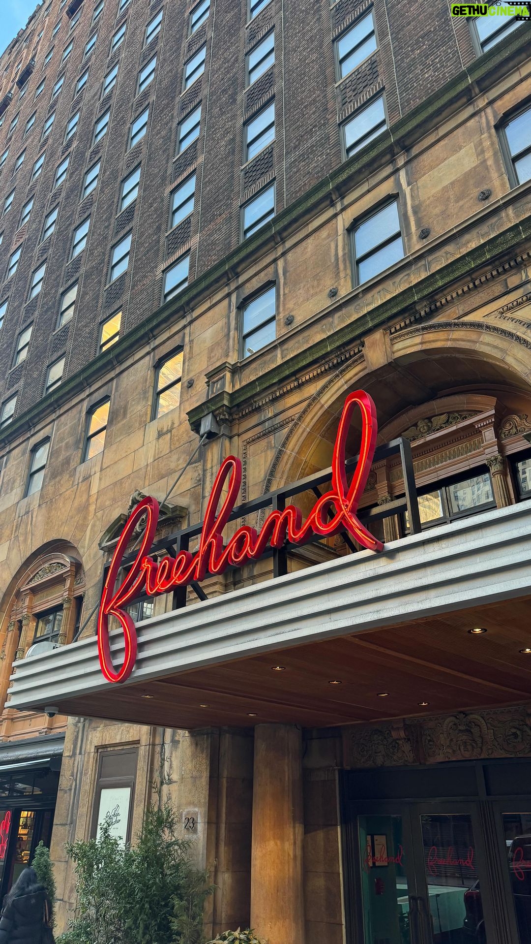 Tiffani Thiessen Instagram - #tbt To our amazing stay at @freehandhotels in NYC. It was our home for the week and it truly felt like home. To the spacious rooms and personable staff, we really didn’t wanna leave. Until next time ❤️ Freehand New York