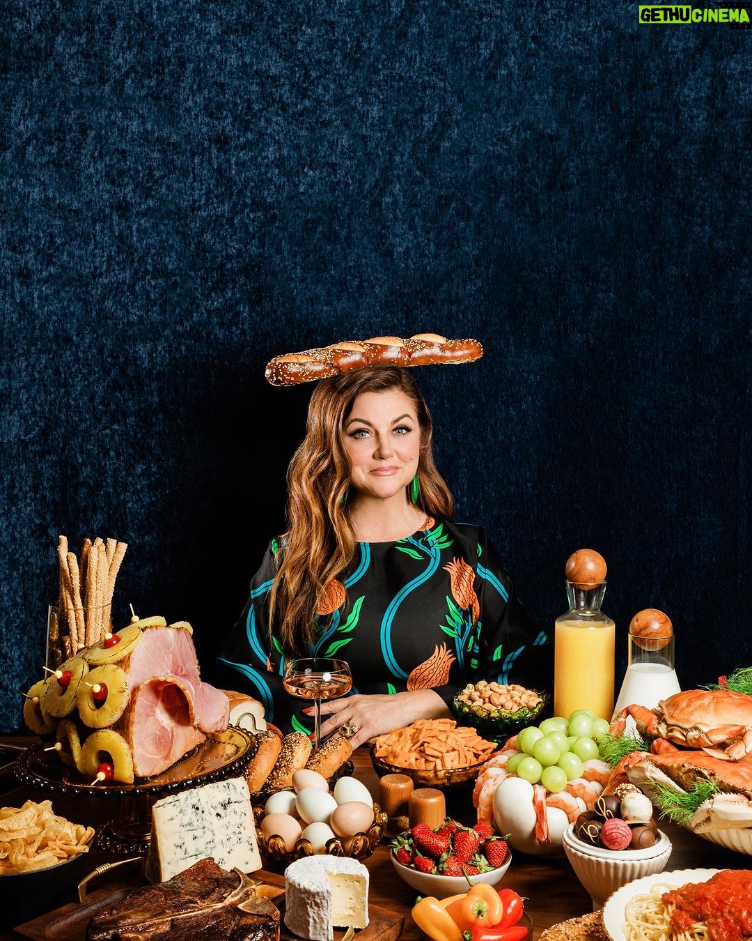 Tiffani Thiessen Instagram - Happy (almost) Thanksgiving! What #HereWeGoAgain recipes are on your menu this year?