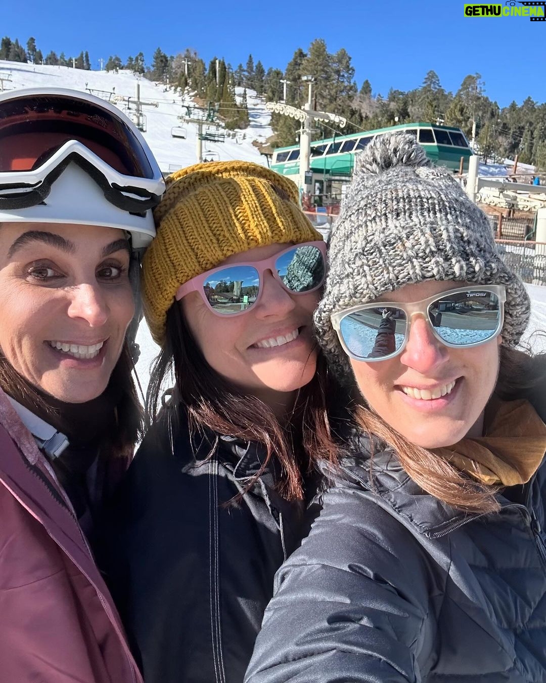 Tiffani Thiessen Instagram - What a fun couple of days hanging with the TX family who came west for their spring break. Boy did we make some memories. And a huge thank you to @lesleyfeldman for allowing us to crash at her cabin in #BigBear. ❤️
