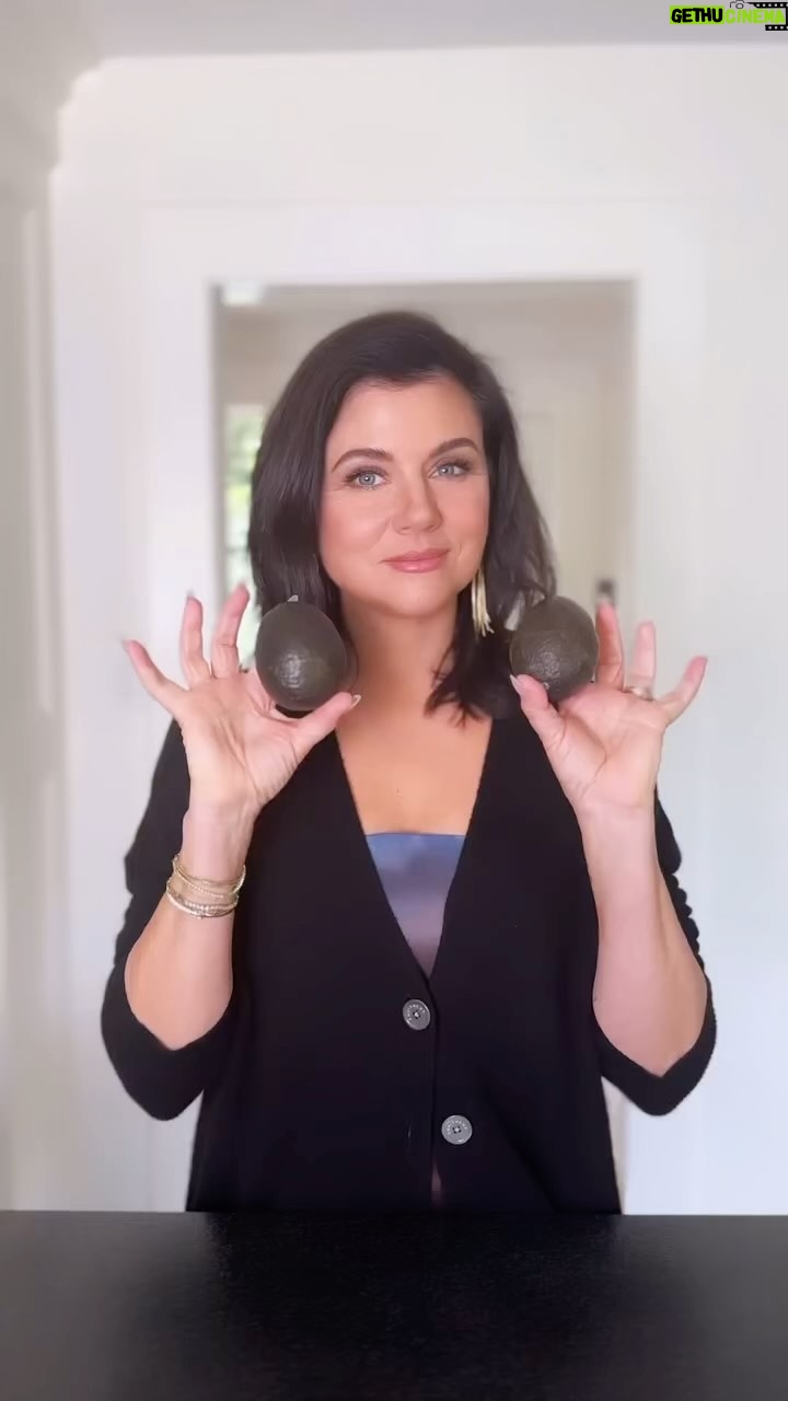 Tiffani Thiessen Instagram - Gosh, I ❤️ avocados!!! Here’s an easy fun lunch or dinner for ya- My Crab Salad- Stuffed Avocados from my cookbook #pullupachair