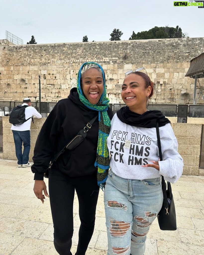 Tiffany Haddish Instagram - I’m learning a lot from people who came to learn @tiffanyhaddish thank u for the experience enjoyed every laugh love u fam🇮🇱🖤 Amazing FCK HMS shirt by @shoppopbymare