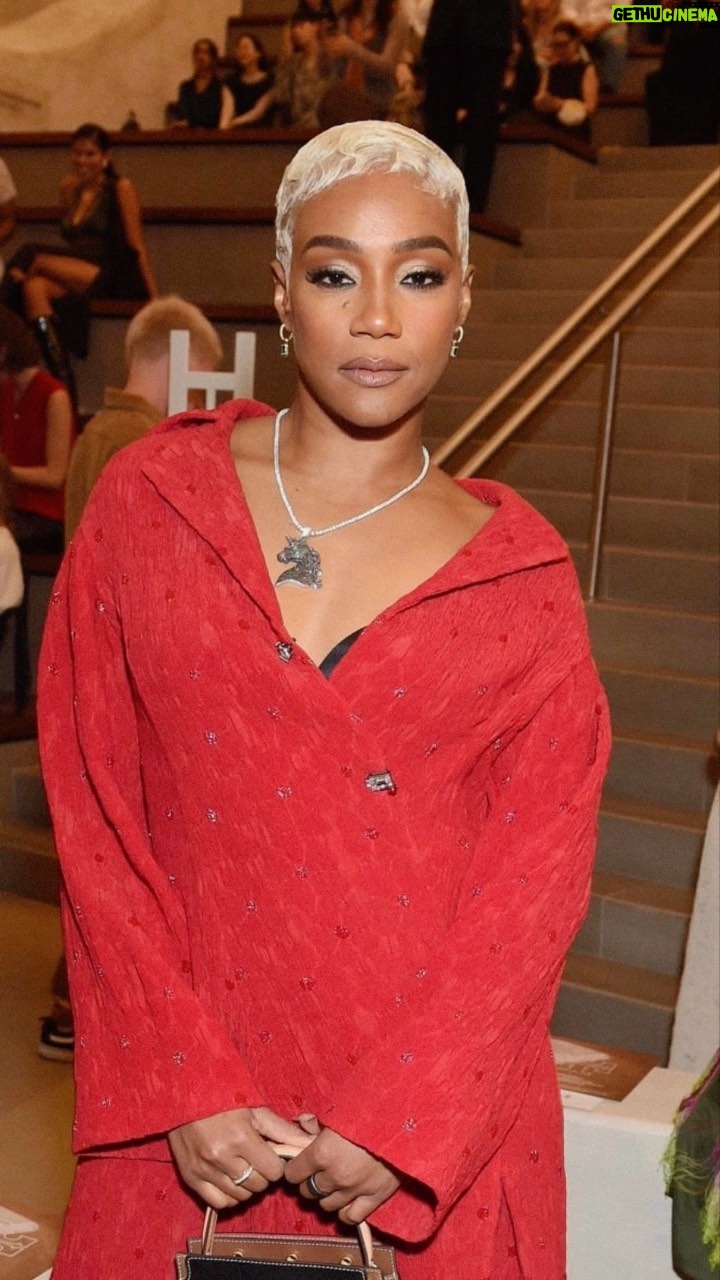 Tiffany Haddish Instagram - Last night was fun @nyfw @toryburch @waymanandmicah @kilprity @hair4kicks