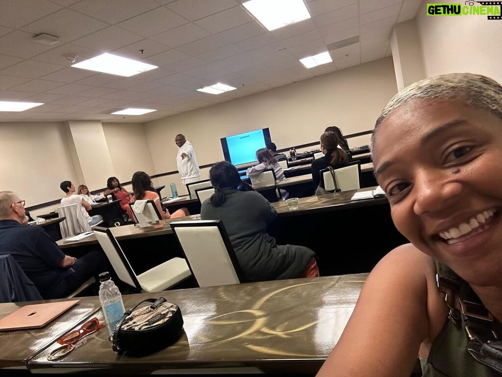 Tiffany Haddish Instagram - I am having so much fun in this seminar full of psychotherapist. Thank you for the invite @elliottspeaks All of these Doctors are Awesome! Anaheim, California, USA