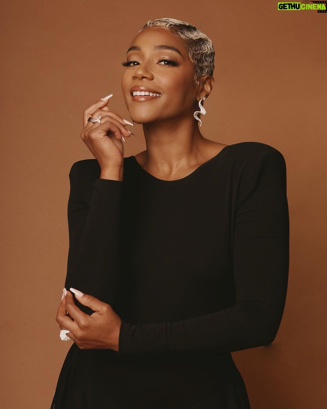 Tiffany Haddish Instagram - She Ready!!!! All dressed up for the @espys.awards.2023 Styled by: @waymanandmicah Hair by: @hair4kicks MakeUp: @makeupbyhendra Photographer: @mr_dadams Dress: @alexandrevauthier Shoes: @casadeiofficial Jewelry: @worldofreza