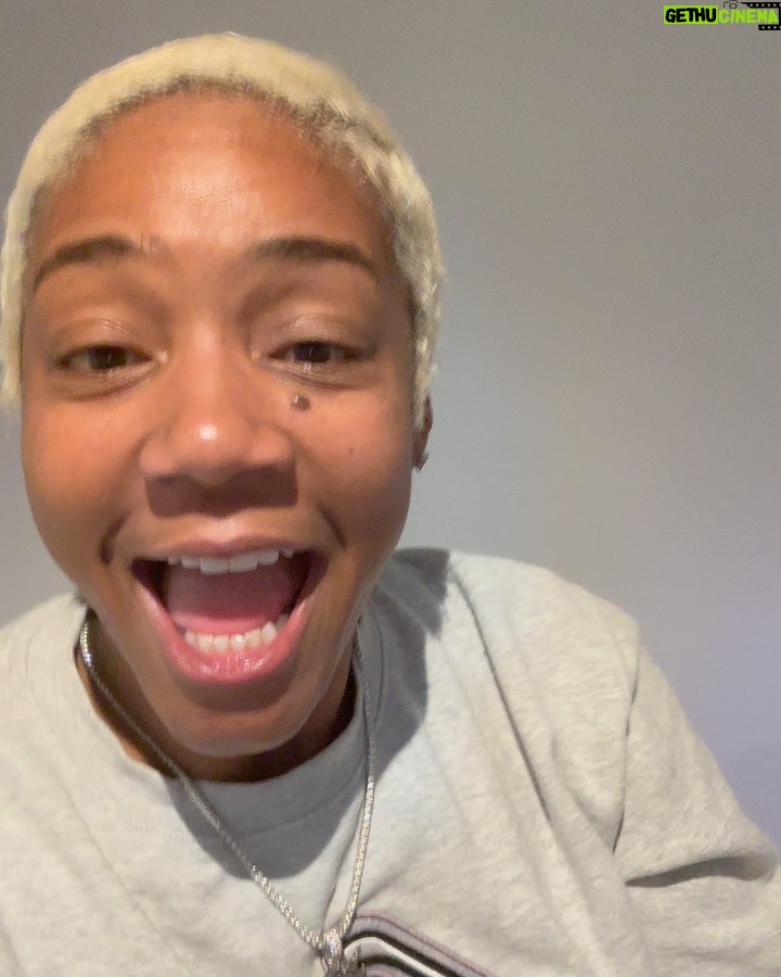 Tiffany Haddish Instagram - I Loving my results from my #emface treatments and this new chair to tight up that 🐈⬛ #emsella. @btlaesthetics #sheready #ad