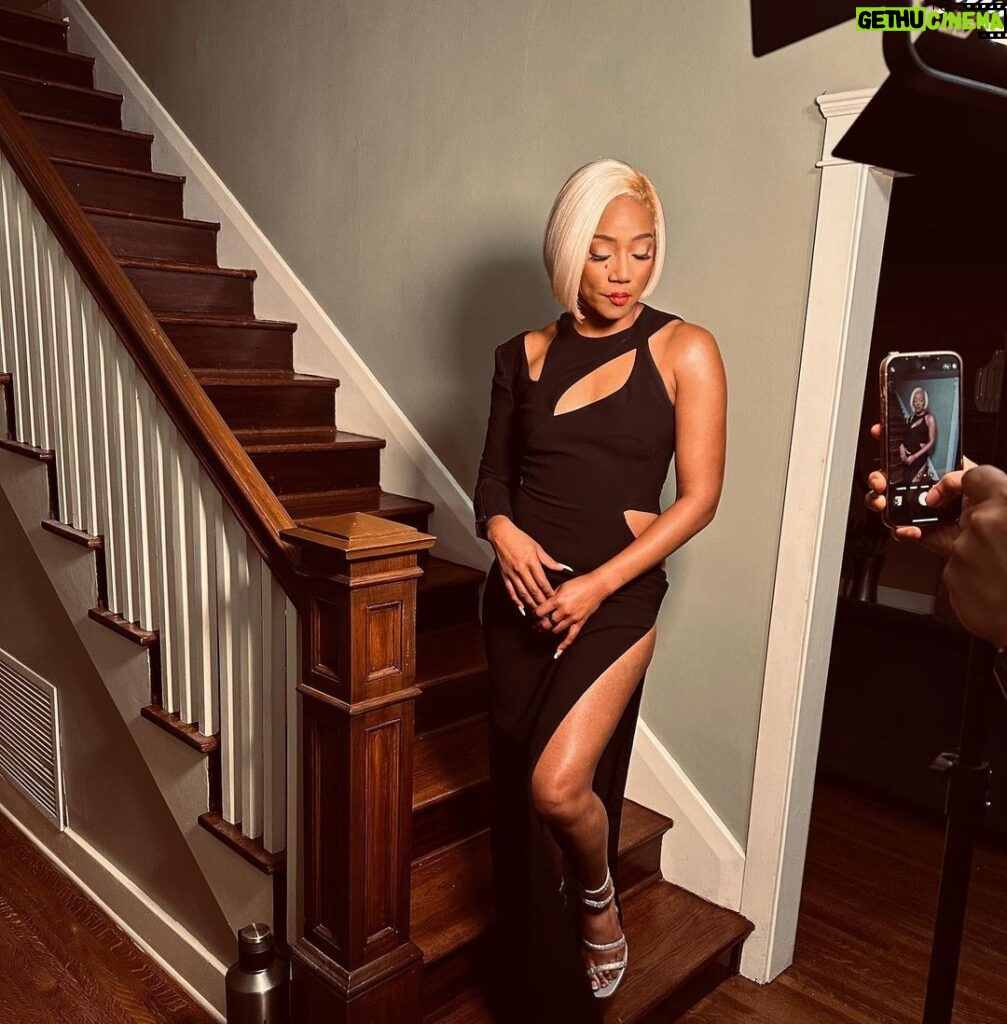 Tiffany Haddish Instagram - On my way to a Dinner party with my @monotofficial dress. My glam went ahead and did it again. @hair4kicks @makeupbyhendra