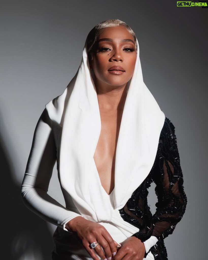 Tiffany Haddish Instagram - This felt so Good to wear. Again so much fun last night to watch the #oscars2023 at @ejaf with @eltonjohn @davidfurnish @eric_mccormack @mjrodriguez7 @rinasonline The #AIDS epidemic is not over. New HIV infections are rising, fueled by stigma and discrimination, and AIDS deaths are continuing in too many communities. I was honored to attend #ejafoscars yesterday to support their work to end social and health inequalities that prevent so many people from accessing care. THANK TO MY GLAM SQUAD @waymanandmicah_ @ernestocasillas @hair4kicks @mr_dadams and @kovertcreative for pulling everyone together.