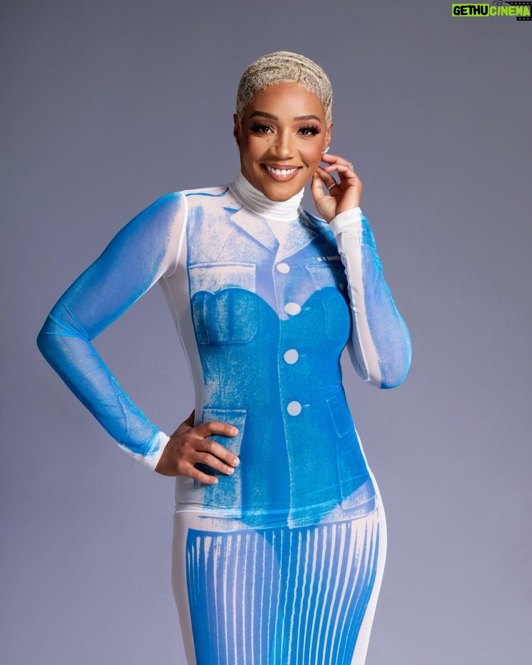 Tiffany Haddish - 283.5K Likes - I am so Grateful that My God keeps Me Surround by the best.
Thank you team
styled by: @waymanandmicah Hair by: @hair4kicks Makeup by: @makeupbyhendra photographer: @mr_dadams. Dress: @mm6maisonmargiela
Shoes: @paristexas_it