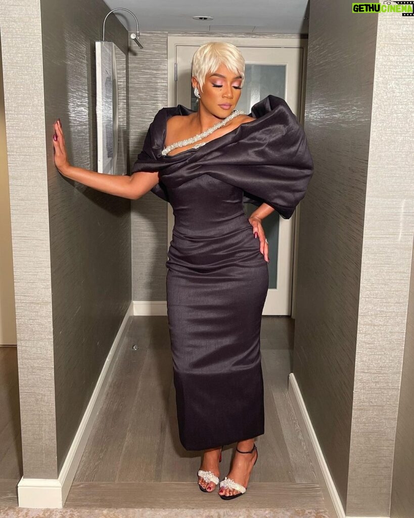 Tiffany Haddish Instagram - If you Look at the pictures this is the story. 1. I was so lonely 2. I was looking for someone to spend time with. 3. Is it you? 4. Oh hey @hair4kicks let’s have so fun don’t mind my diamonds. 5. Where did He Go? #sheready to have some fun !