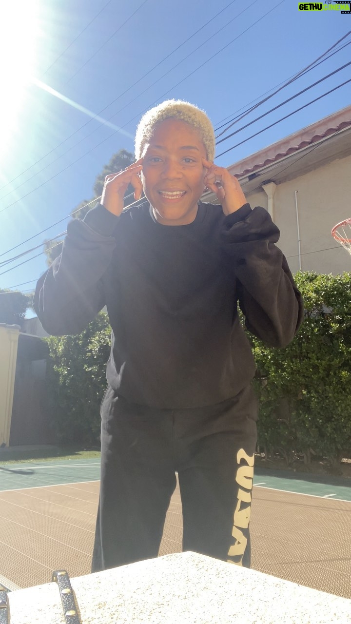 Tiffany Haddish Instagram - Just because you don’t have the equipment doesn’t mean you can’t practice. #sheready #celebritynbaallstarweekendgam@NBA