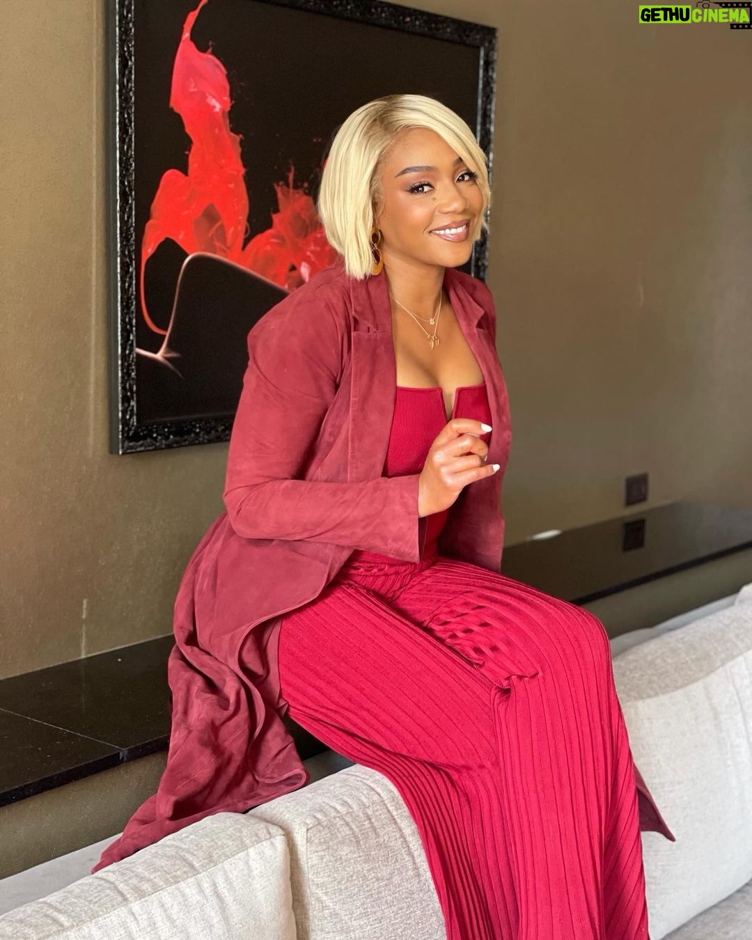 Tiffany Haddish - 242.1K Likes - Just feeling Good @NBA Hair by @hair4kicks Makeup by @ernestocasillas styled by @waymanandmicah