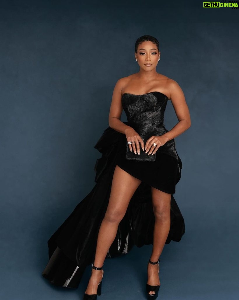 Tiffany Haddish Instagram - Heading to #EJAFOscars tonight to support the amazing work that @ejaf is doing to end the AIDS epidemic. It’s going to be a night to remember. #sheready team @hair4kicks @makeupbyhendra @waymanandmicah I am wearing @sophiecouture @giuseppezanotti @worldofeza photos by @mr_dadams
