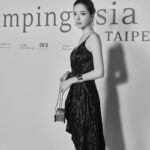 Tiffany Hsu Instagram - Camping Asia讓藝術家、學生與觀眾於11月20日至12月1日期間在台北齊聚一堂 傳承品牌支持當代文化事業的歷史傳統 嘉柏麗.香奈兒身兼藝術文化贊助者與前衛藝術召集人 支持文化創新者實踐新創意 深信個人創作者是推動創新 而敢於突破的當代藝術家創造條件 能更廣泛的群體並促進跨領域藝術合作❤️ Makeup: @backstage__makeup Hairstyles: @chuan518 #2023CampingAsia #CHANEL